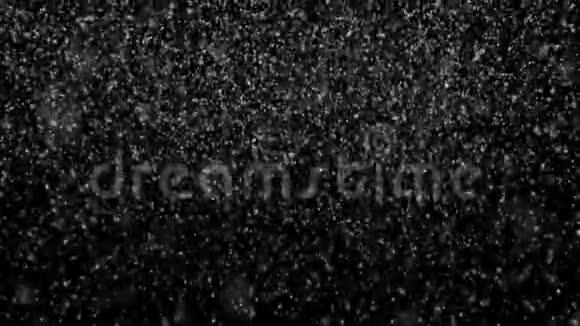 降雪背景是否孤立在黑色卢马冰上雪落的无缝环形背景5岁视频的预览图
