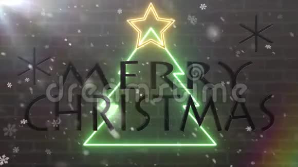 霓虹灯圣诞树霓虹灯祝贺横幅星星和雪花飘落在砖墙上视频的预览图