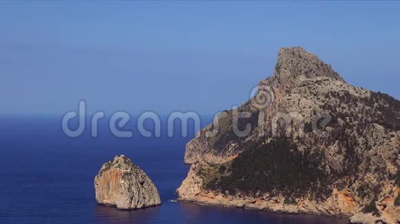 群山和地中海美丽的马洛卡岛视频的预览图