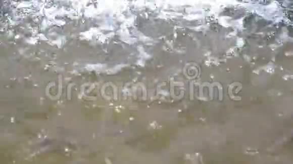 肮脏的水背景视频的预览图