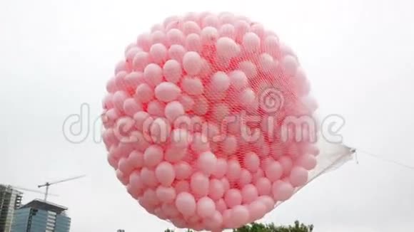 粉红气球对抗乳腺癌视频的预览图