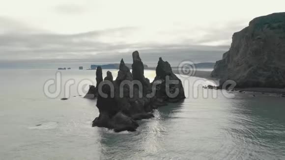 冰岛岩石形成空中景观视频的预览图