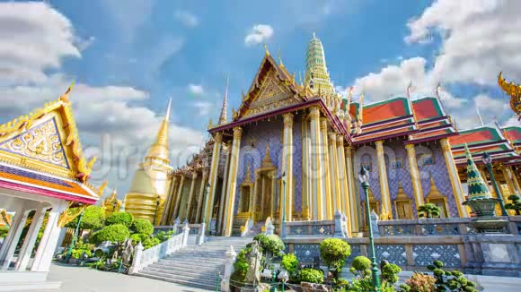位于曼谷的WatPhraSiRattanaSatsadaram或WatPhrakaew美丽的建筑历史景点世界级视频的预览图