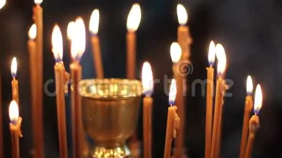 教堂里的蜡烛1920x1080视频的预览图
