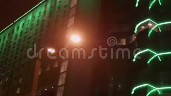 夜城的建筑视频的预览图