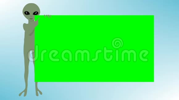 卡通动画电影可爱的小绿色外星人拿着一个长方形的绿色屏幕与一个美丽的渐变蓝屏视频的预览图
