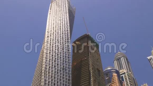 迪拜码头日时光建筑全景图视频的预览图