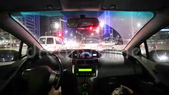 从阿布扎比到迪拜的夜路4k段视频的预览图