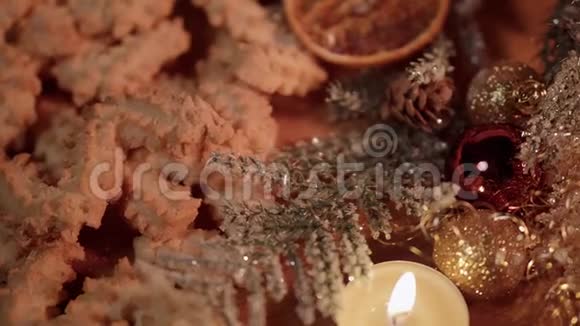装饰餐桌上的圣诞饼干视频的预览图