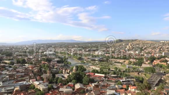 格鲁吉亚纳里卡拉堡第比利斯市中心鸟瞰图视频的预览图