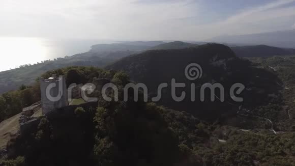 阳光明媚的夏日阿那科比亚要塞和黑海的壮观景色视频的预览图
