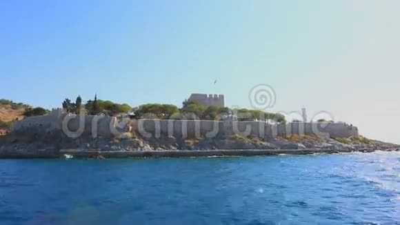 库萨达西岛的景色土耳其Kushadasi岛上的堡垒视频的预览图