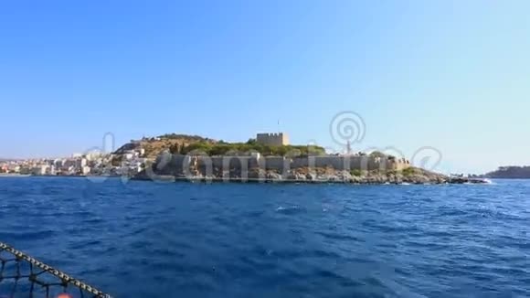 库萨达西岛的景色土耳其Kushadasi岛上的堡垒视频的预览图