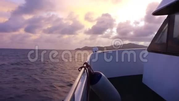 日落时登上印度洋塞舌尔视频的预览图