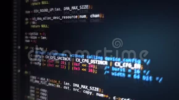 程序代码在计算机屏幕上滚动视频的预览图