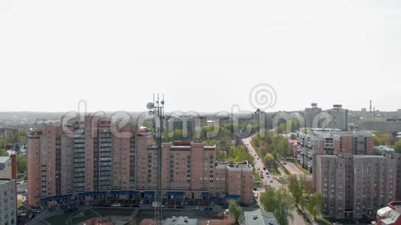 囚室大楼城市环境居住建筑无人机的空中射击视频的预览图