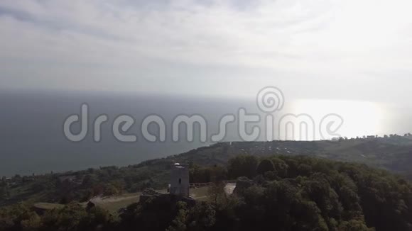 在阳光明媚的夏日Drone展示了美丽的Anacopia堡垒和黑海视频的预览图
