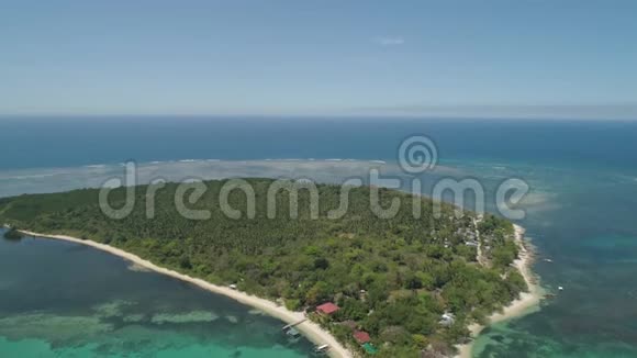 热带岛屿马加拉瓦与海滩视频的预览图