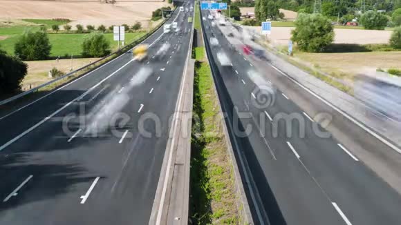 德国高速公路密集交通的时间流逝视频的预览图