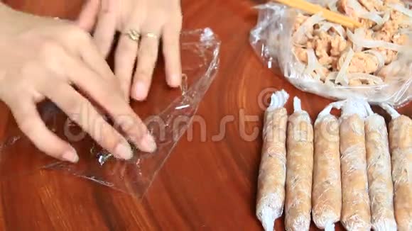 亚洲猪肉和米粉的传统菜肴视频的预览图