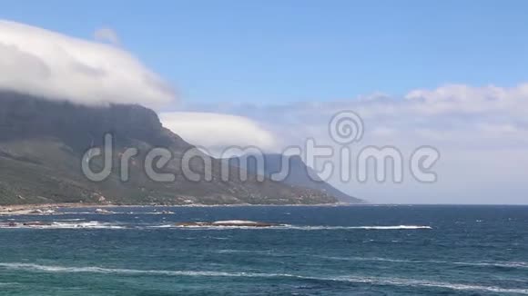 南非开普敦海岸线和著名桌山景观视频的预览图