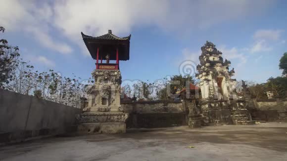 努沙佩尼达岛上的印度教寺庙视频的预览图