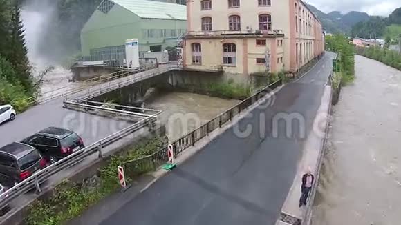 洪水河视频的预览图