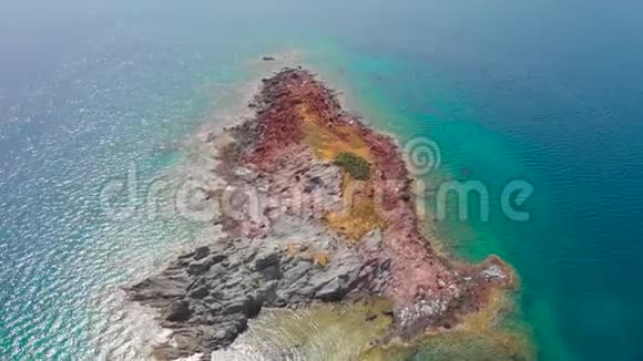 未居住的处女岛是由火山活动造成的野生小海鸥之家视频的预览图