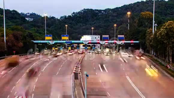 高速公路收费亭镜头放大视频的预览图