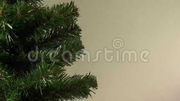 圣诞节或新年树在抽象上旋转视频的预览图