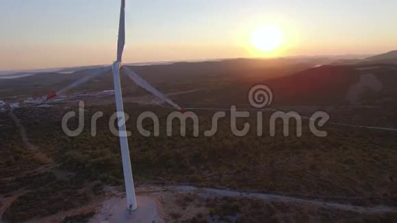 风力涡轮机的空中景观视频的预览图
