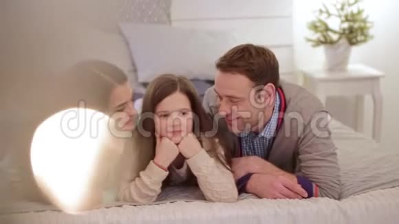 家庭幸福视频的预览图