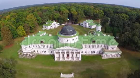 卡卡诺夫卡宫和公园合奏视频的预览图
