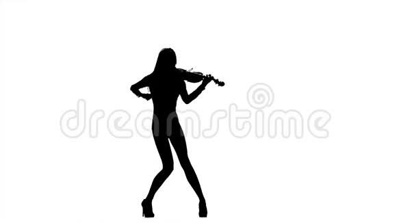 拉小提琴的女孩白色背景的剪影慢动作视频的预览图