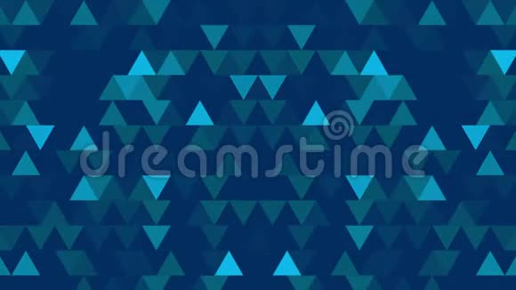 抽象背景循环的彩色三角形在一个几何像素镶嵌瓷砖图案抽象随机几何视频的预览图