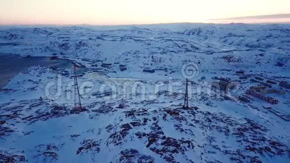 冬季俄罗斯Teriberka的美丽日落鸟瞰图视频的预览图
