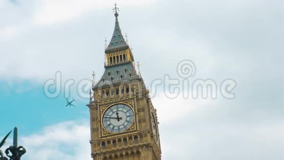 伦敦市中心的伊丽莎白大厦视频的预览图