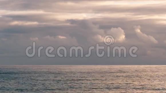 美丽的海和云视频的预览图