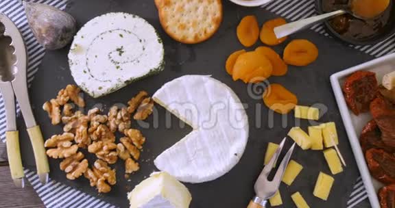 各种法国和英国奶酪视频的预览图