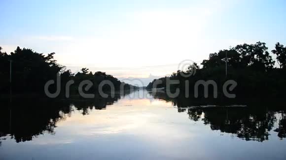 日落时的湖在菲特桑视频的预览图