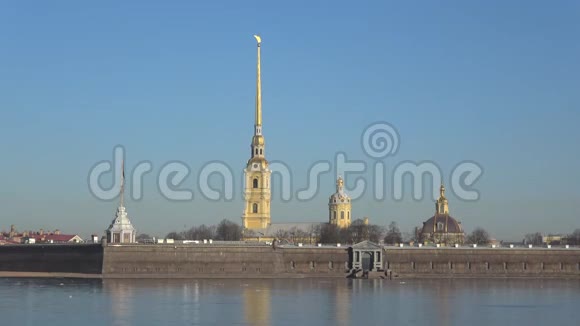 四月的晴天在彼得和保罗堡垒圣彼得堡视频的预览图