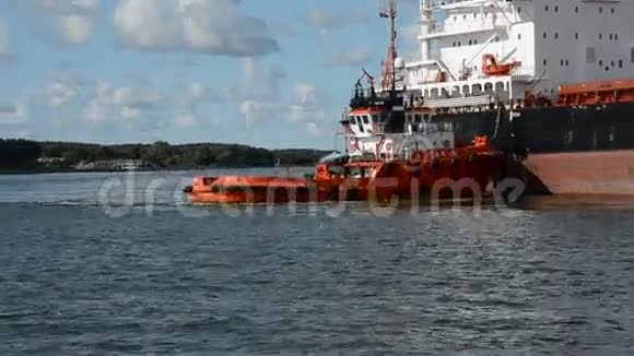 波罗的海克莱佩达港的船只视频的预览图