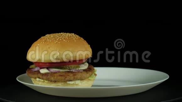 美味的美国汉堡视频的预览图