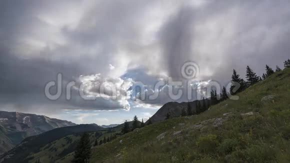 落基山脉的时空景观栗色雪域荒野视频的预览图