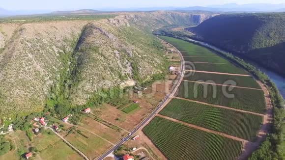 波斯尼亚峡谷的壮观景色视频的预览图