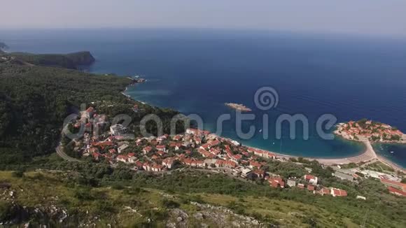 黑山圣萨瓦教堂靠近SvetiSte岛视频的预览图