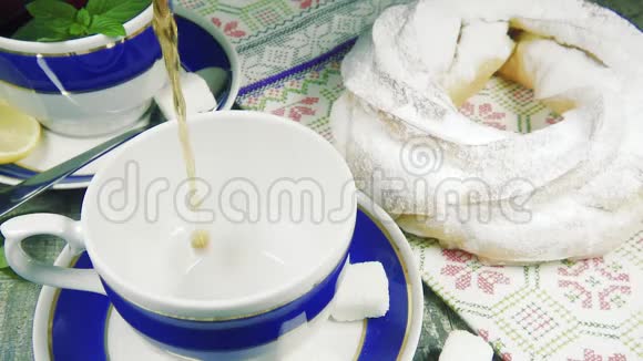俄罗斯慢动作传统茶话会视频的预览图