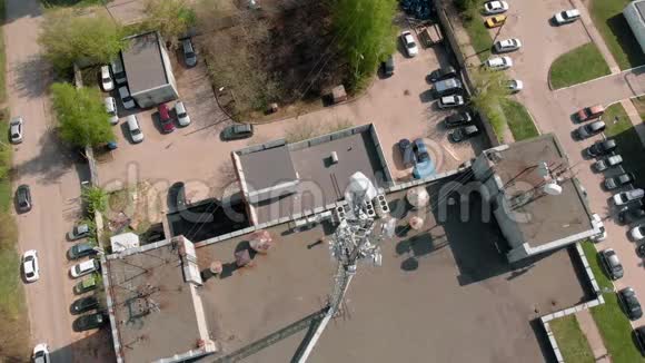 囚室大楼城市环境居住建筑无人机的空中射击视频的预览图