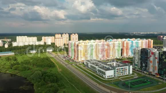 莫斯科新多彩住宅区的俯视图视频的预览图