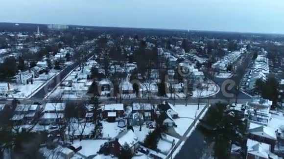 雪后新泽西的鸟瞰图视频的预览图